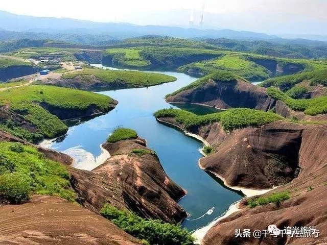 郴州值得一去的景点有:小东江,晨雾是这里最大的特色,雾漫小东江让你