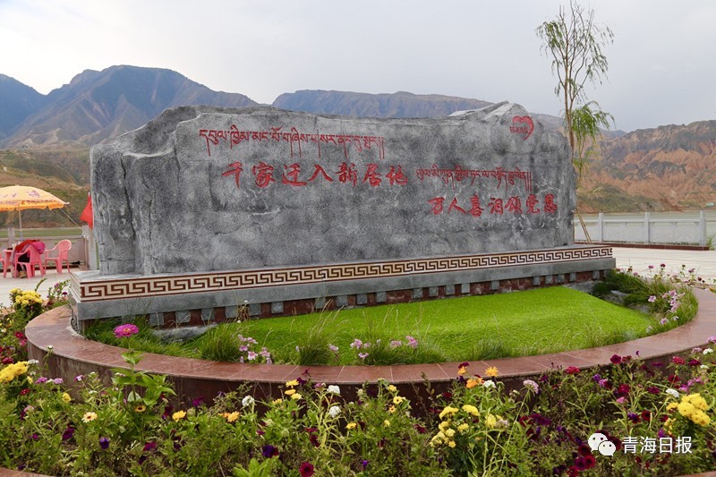 2万人次,景区旅游收入约110万元"据朋毛索南介绍,德吉村旅游发展