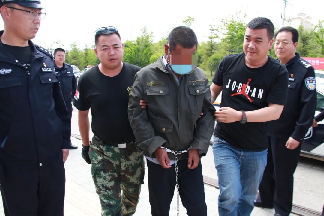 互助县五十镇17年前命案逃犯抓捕归案,受害者家属,村干部和村民赠送