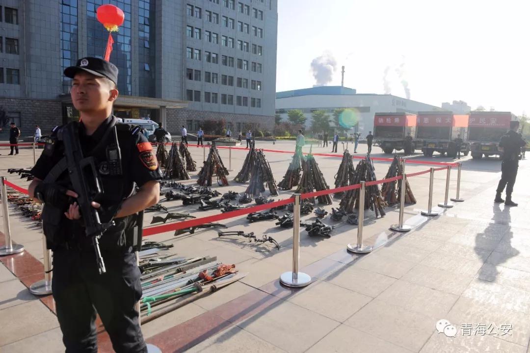 青海集中统一销毁2295支非法枪支