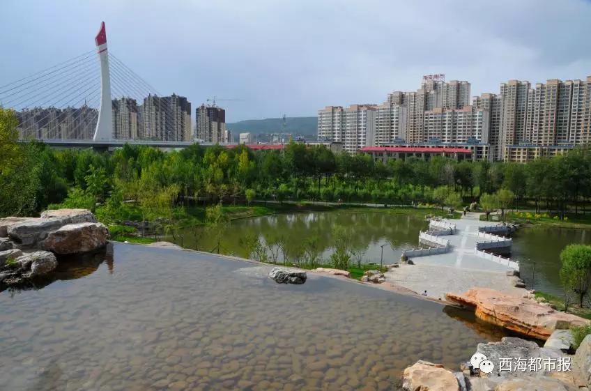 好消息！西宁通海桥西大瀑布建成放水！