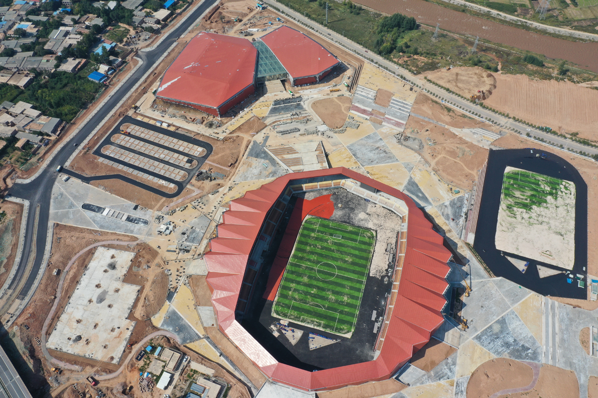 体育场、游泳馆……快去看看，众人期待的海东市体育中心快完工啦！