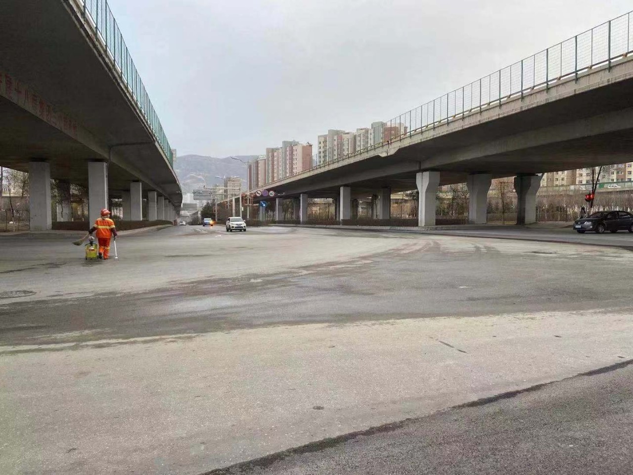 西宁海湖大道高速出口至天峻桥施工完毕，恢复正常通行