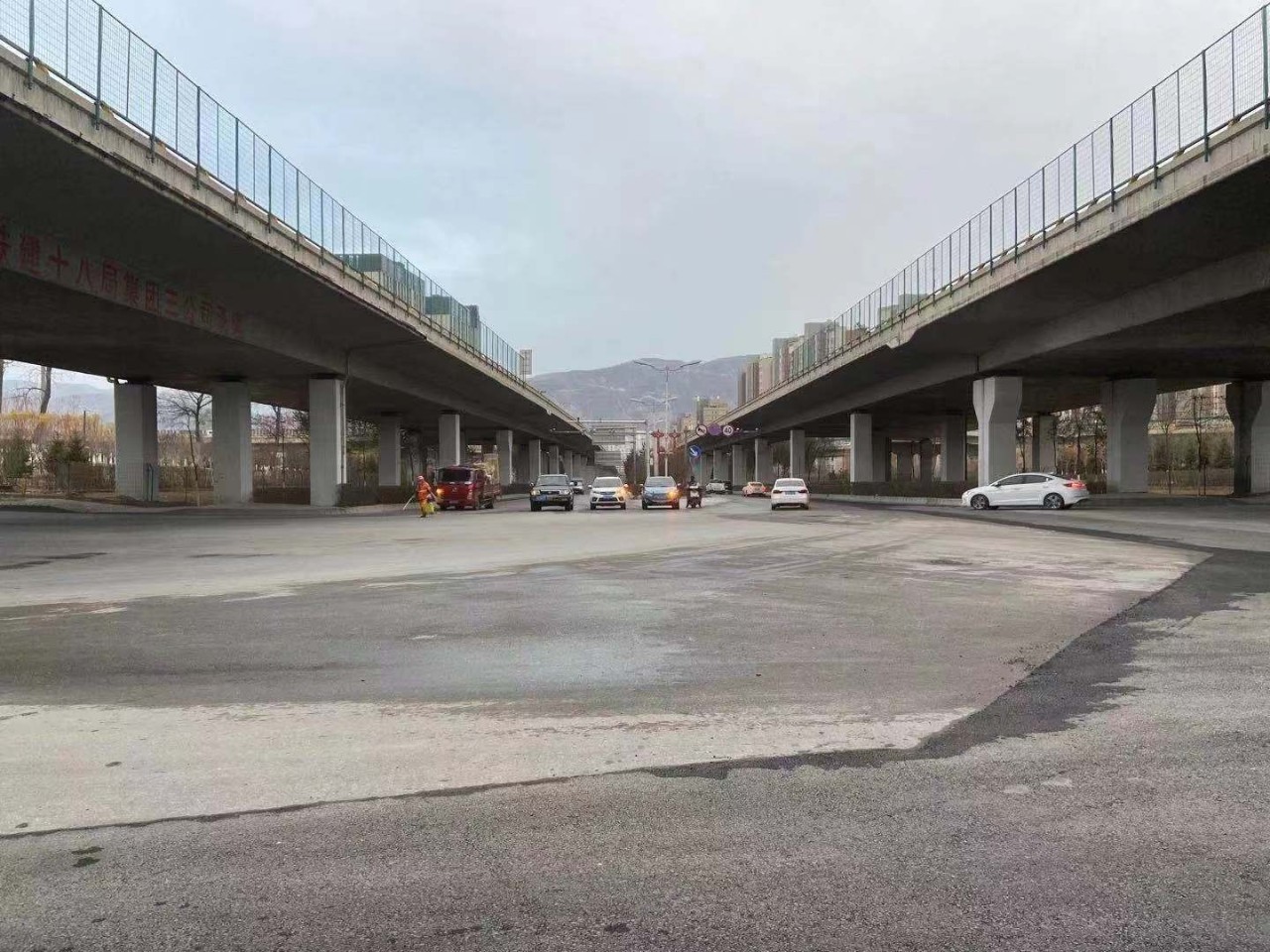 西宁海湖大道高速出口至天峻桥施工完毕，恢复正常通行
