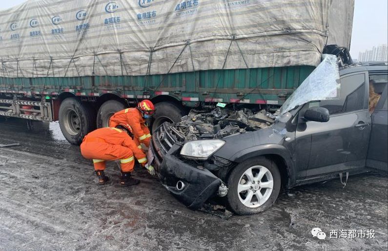 西宁南绕城高速发生一起追尾事故，1人死亡...