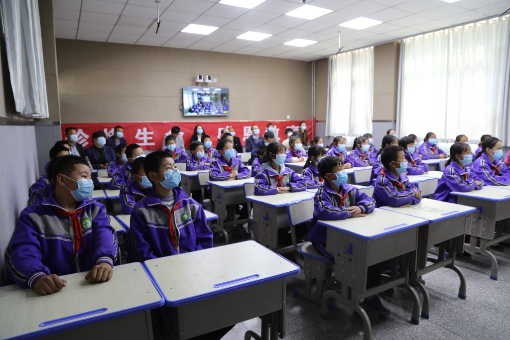 西宁市青藏铁路花园学校教育集团总校包海梅老师的一堂特殊主题教育班会。