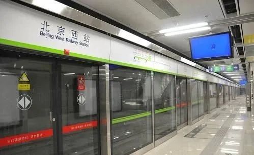 北京地铁郭宫庄站图片