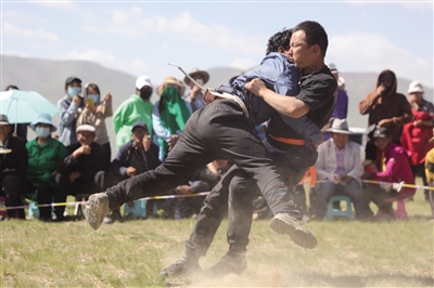 第四届德都蒙古牦牛文化节开幕