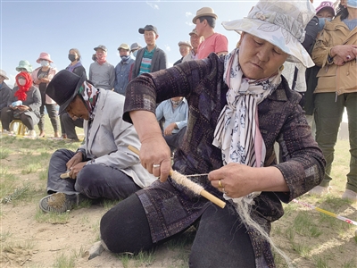 第四届德都蒙古牦牛文化节开幕