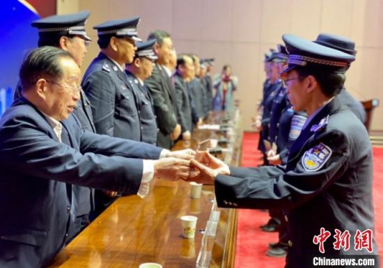 首个“中国人民警察节”纪念邮票青海省首发仪式正式启动