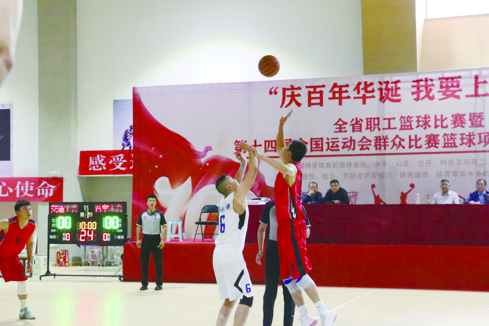 海东代表队在全省职工篮球比赛中夺冠