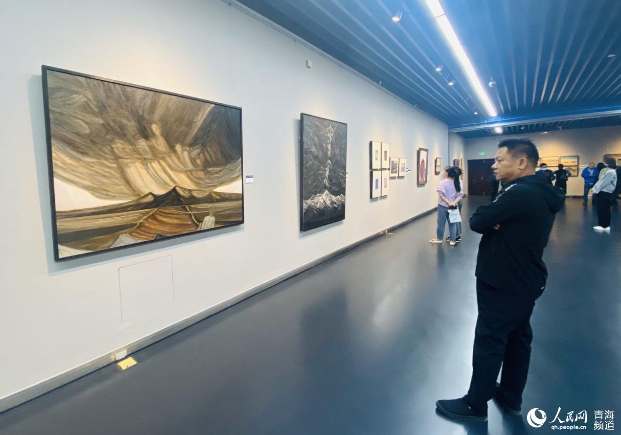 万江涛绘画作品展“行走与延续”在西宁开展