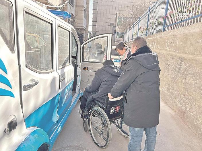 西宁市城中区：有了“专车”，就医路上暖暖的
