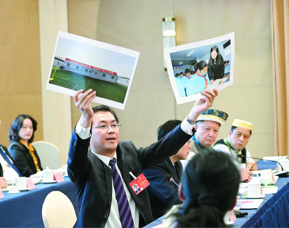 青海代表团举行开放团组会议 陈刚吴晓军回答记者提问